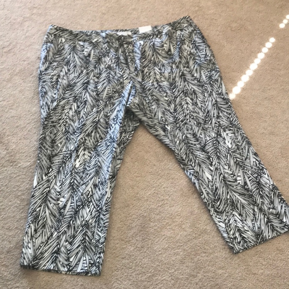 Fern Leaf Design Capri Pants